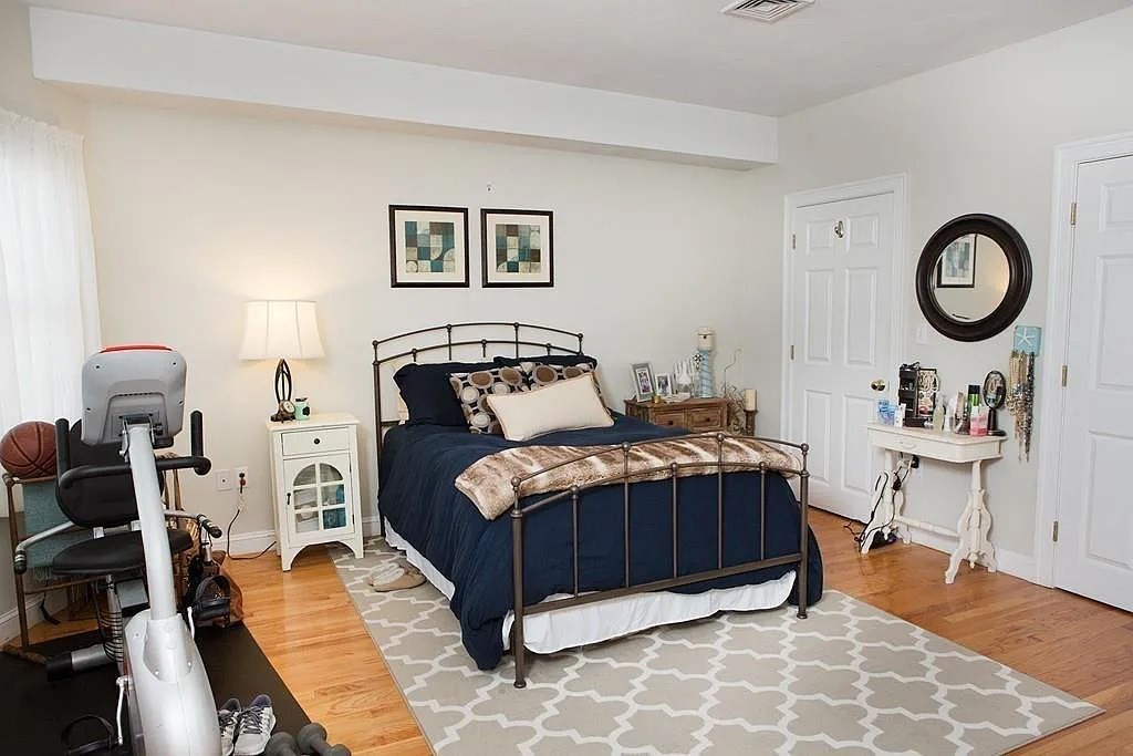 159 W 6th St, South Boston