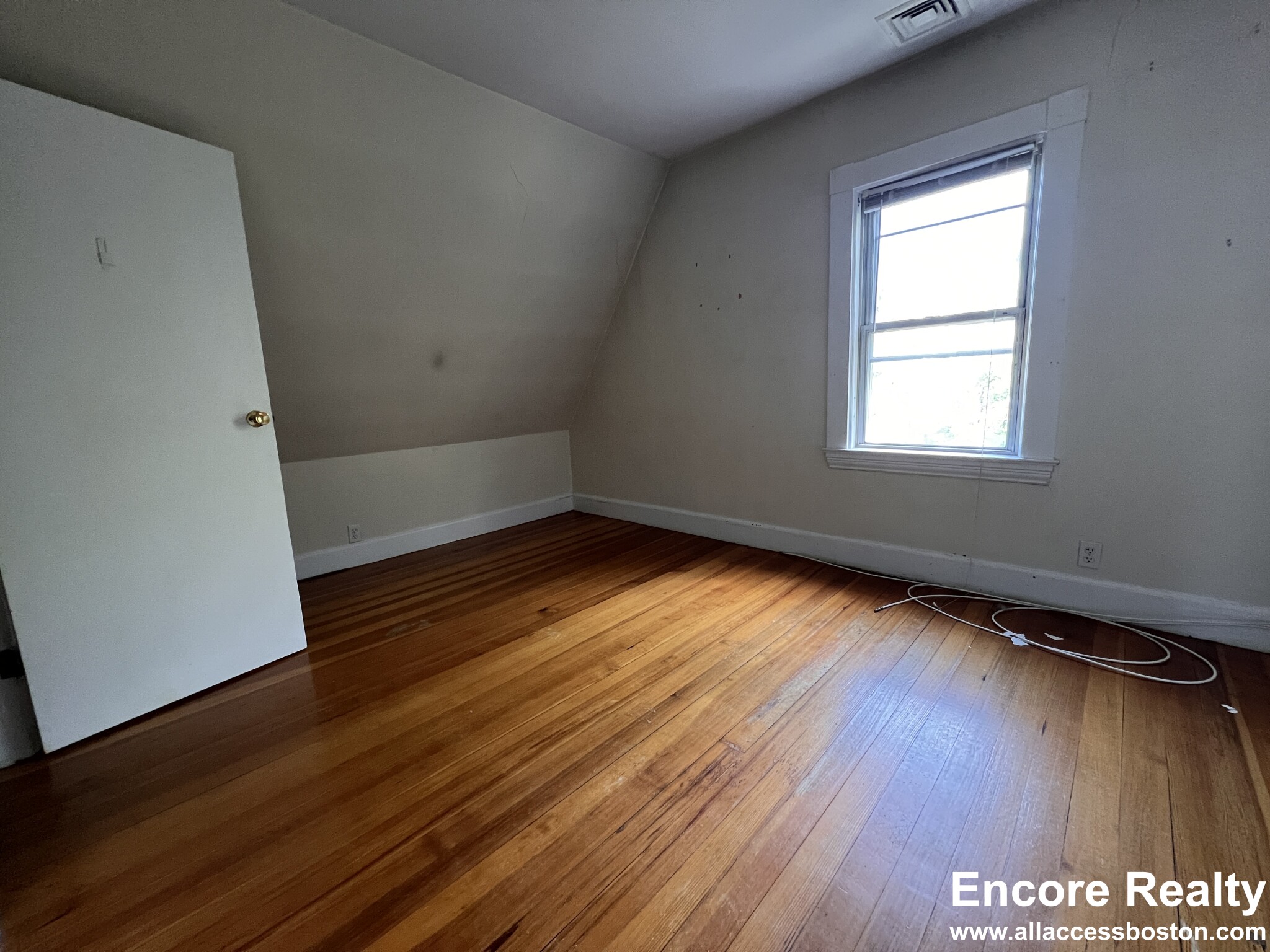 9 Kenwood St, North Brookline