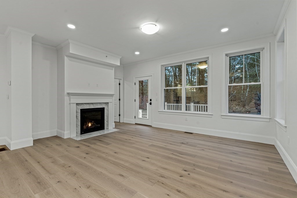 19 Lily Pond Ln, Lexington