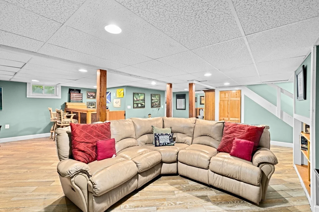 4 Country Dr, South Hingham