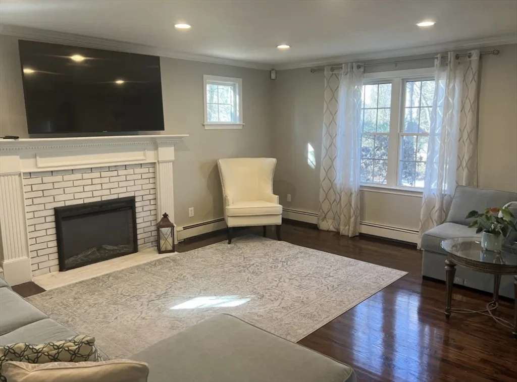 21 Shubert Rd, East Weymouth