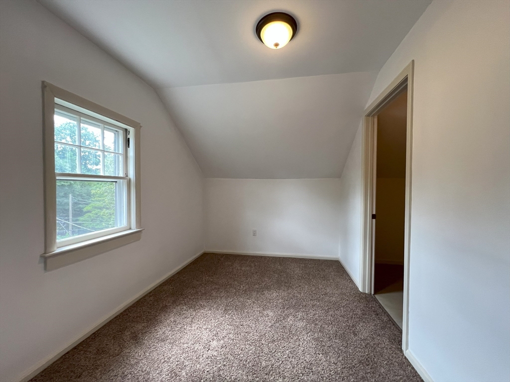 17 Maple St, Auburndale