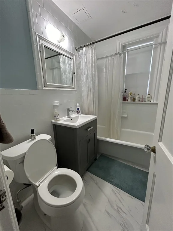 1572 Massachusetts Ave, Harvard Square