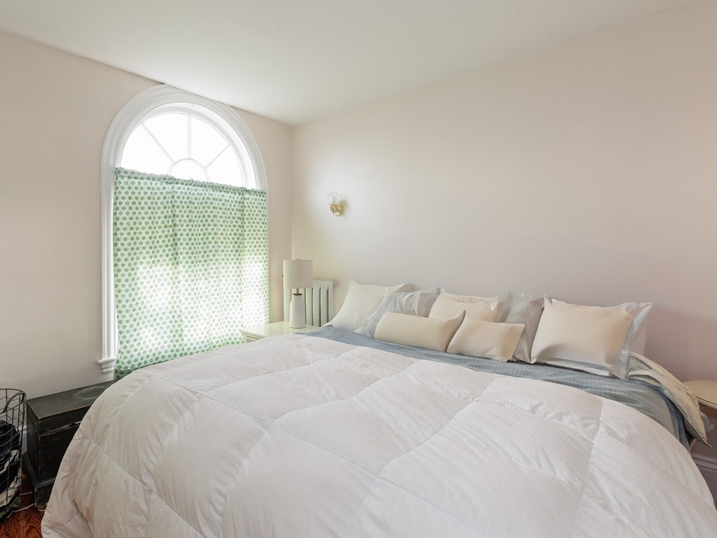 13 Oxford Ave, Belmont