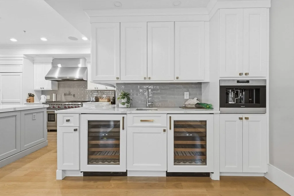 377 W 1st St, South Boston