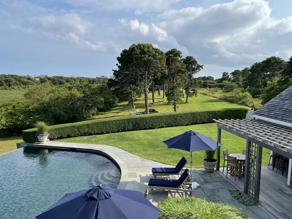 1 Pochick Ave, Nantucket