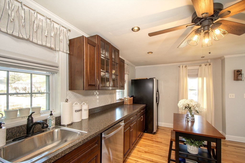 10 Hollis St, South Weymouth