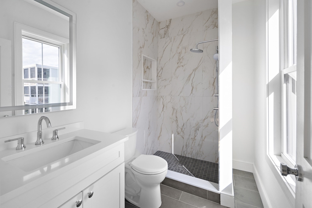 298 Maverick St, East Boston