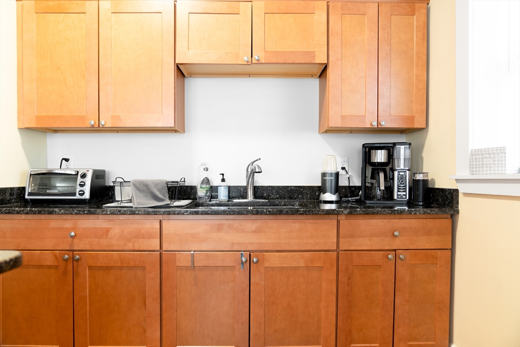 6 Sherborn Ct, Medford