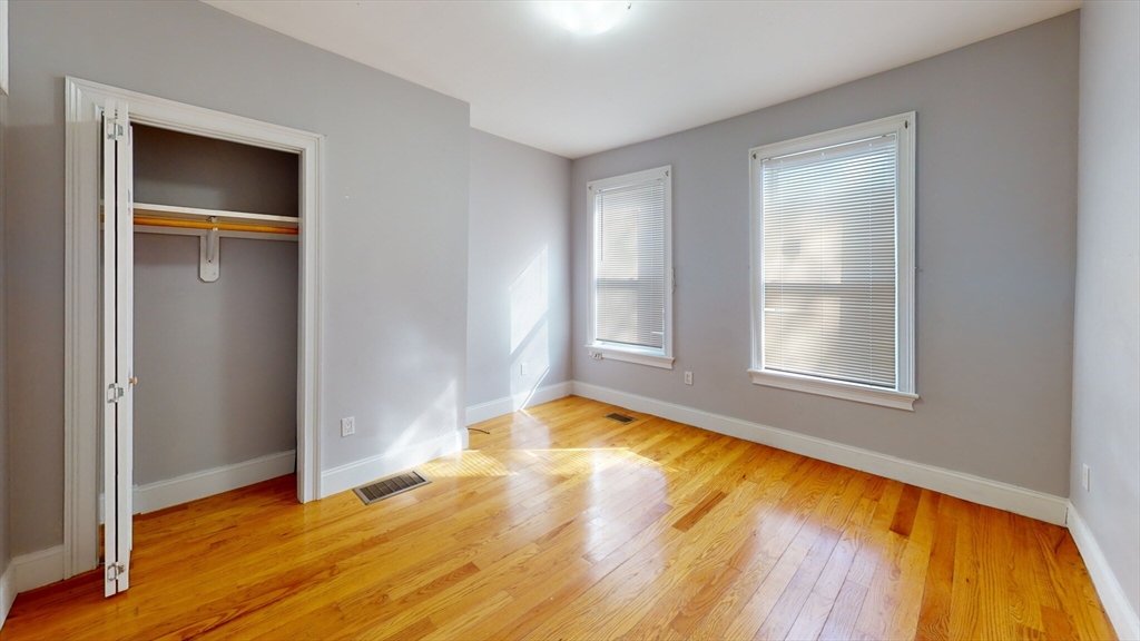 9 Chesterton St, Roxbury