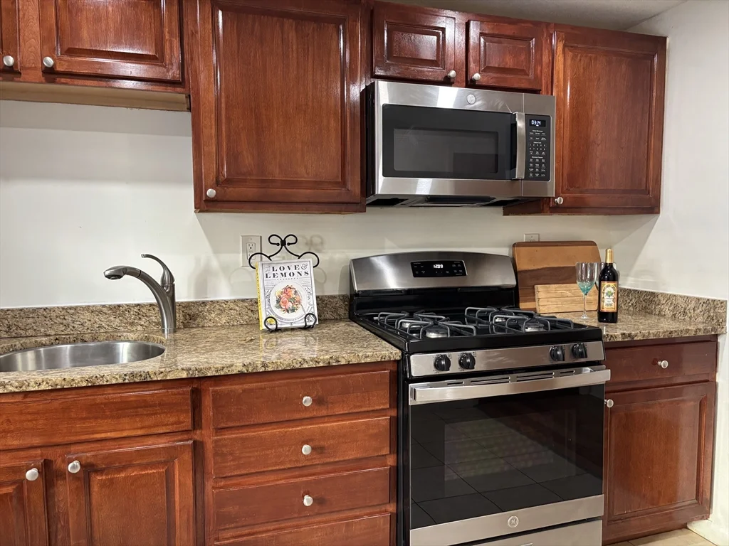 146 Willow St, Waltham