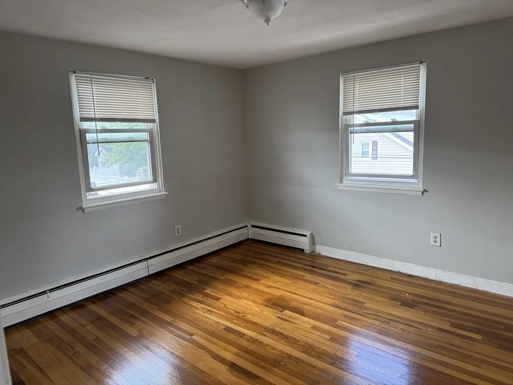 12 Essex St, North Quincy