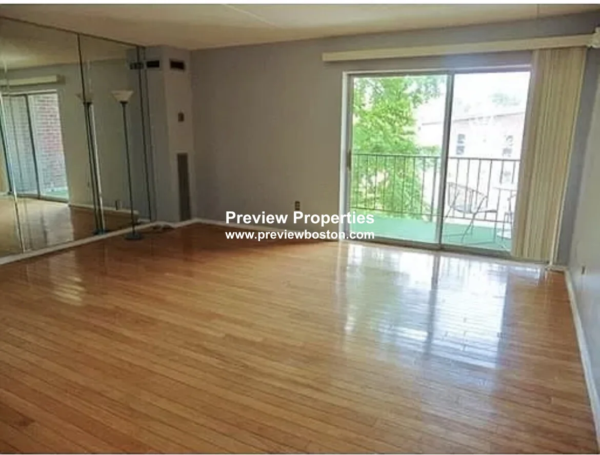 50 Broadlawn Park, Chestnut Hill
