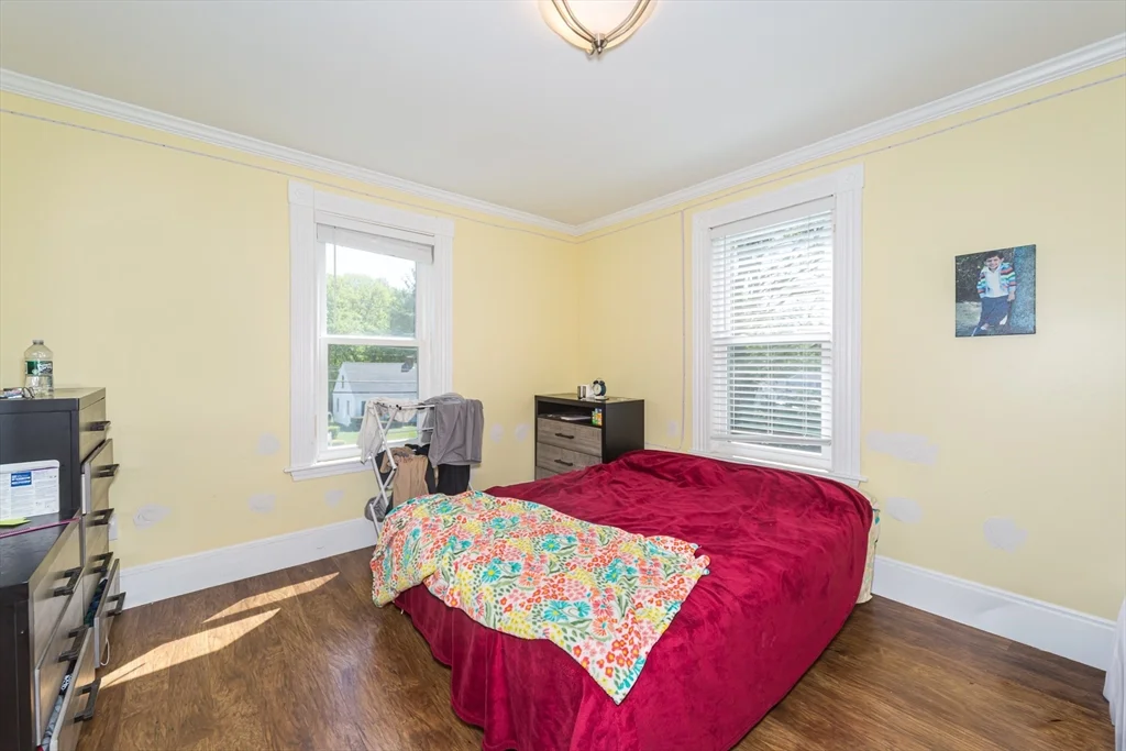26 Pine St, Natick