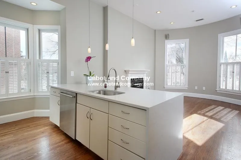 207 Canton St, South End