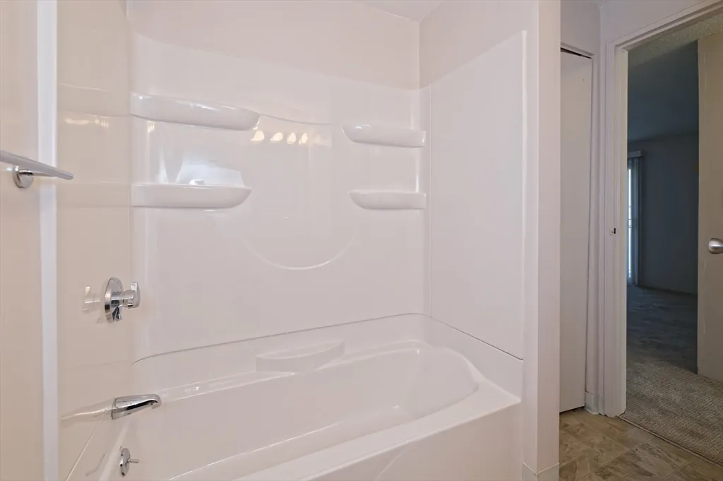 3 Post Oak Ln, Natick