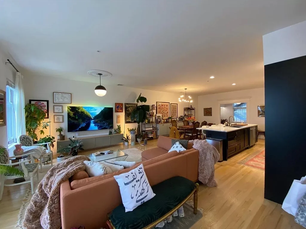 877 Harrison Ave, South End
