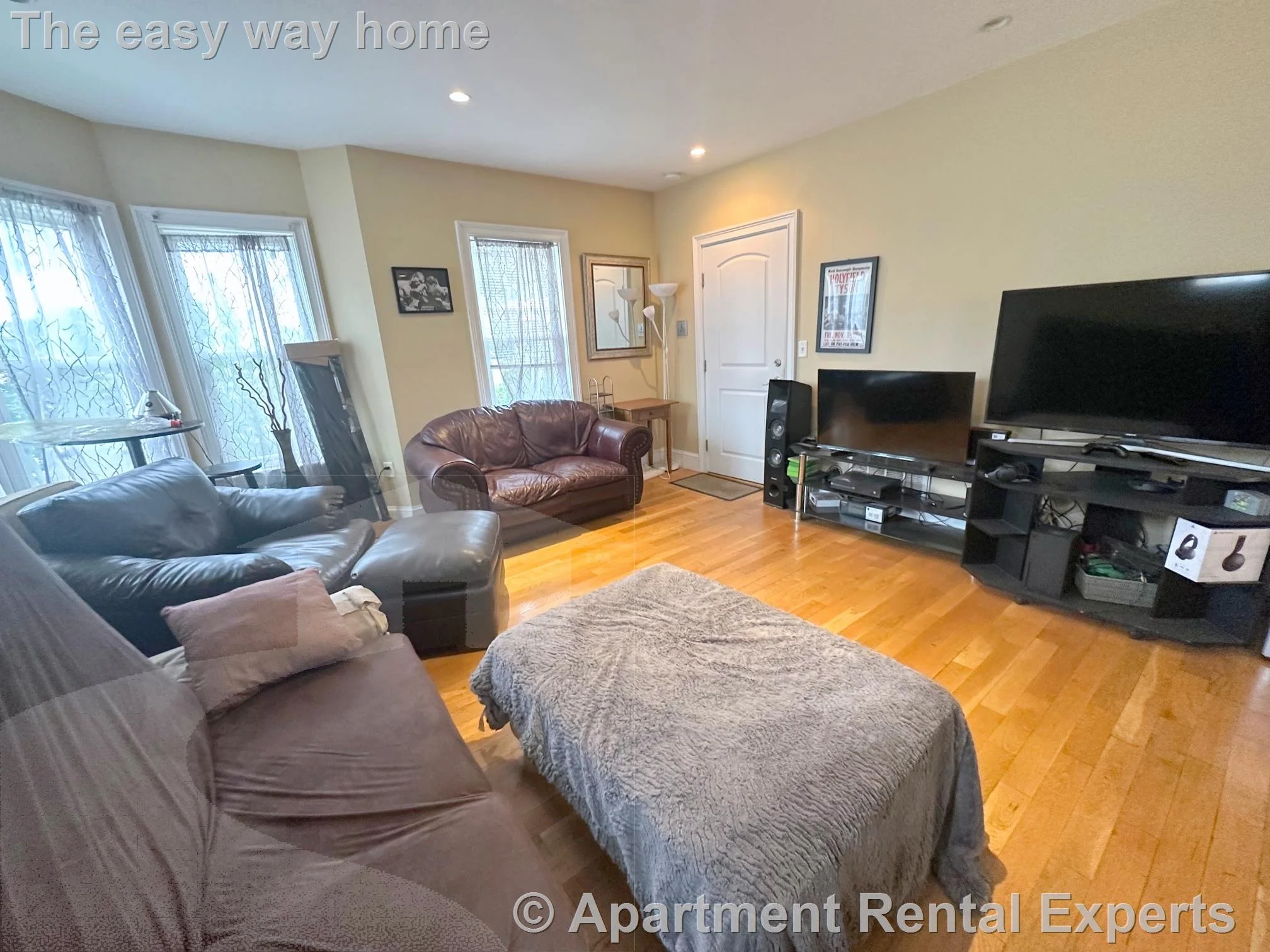 57 Greenleaf Ave, Tufts
