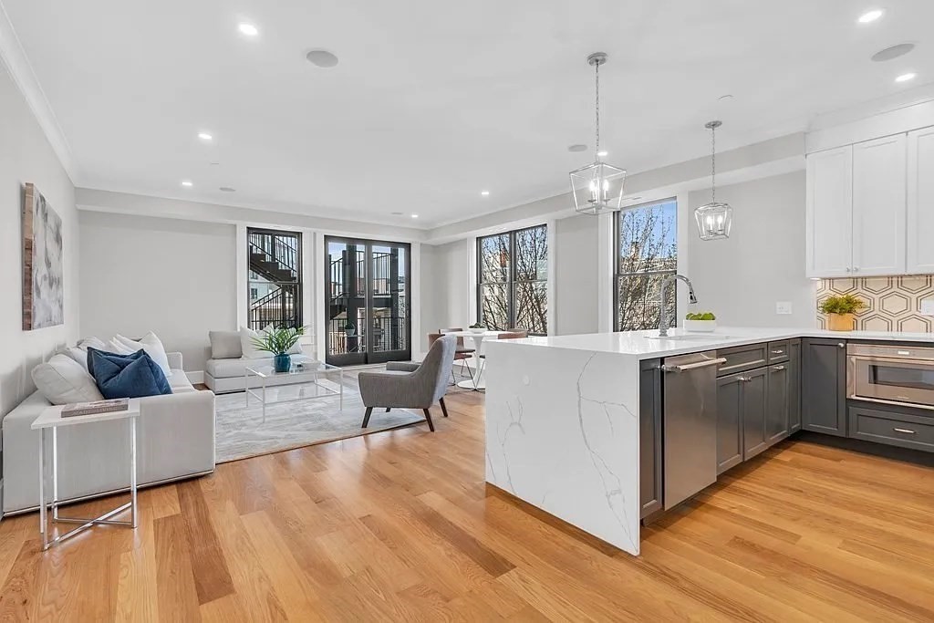 9 Glover Ct, South Boston