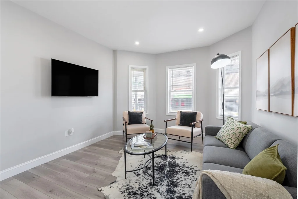 35 Sagamore Ave, Chelsea