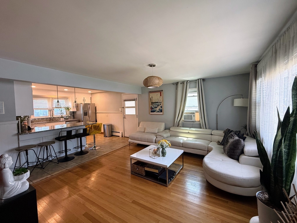 89 Bunker Hill Ave, Lowell