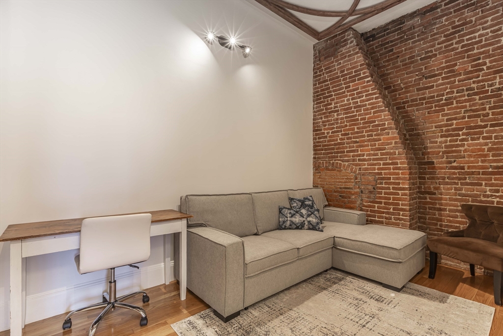 462 Beacon St, Back Bay