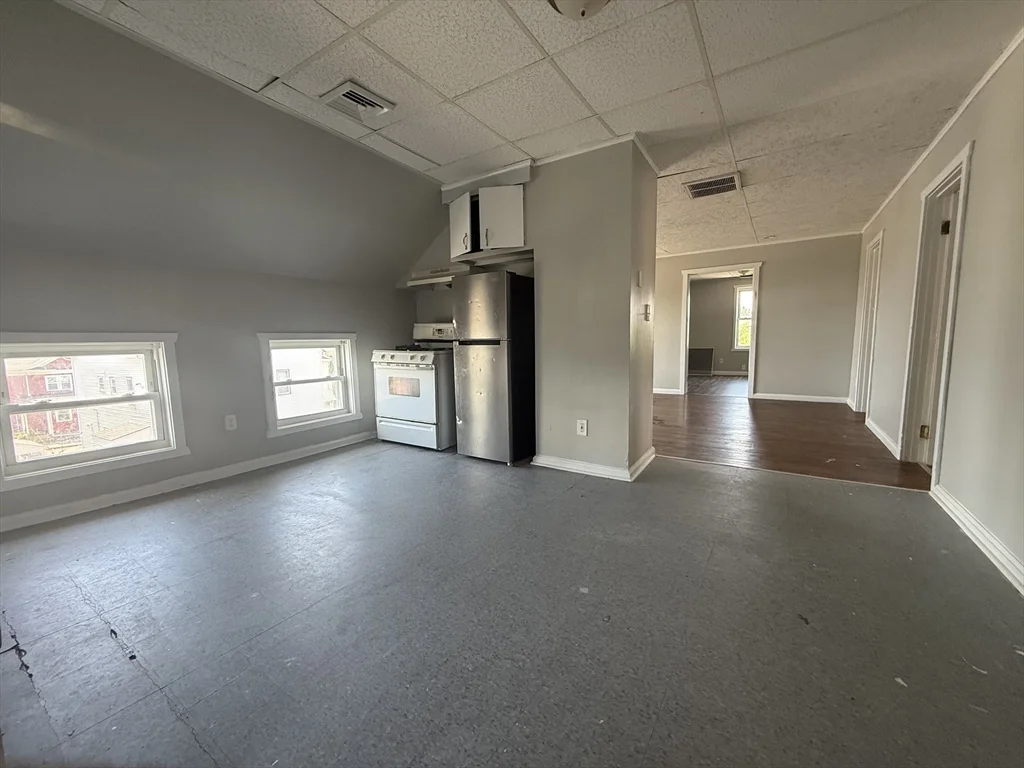 908 Plymouth Ave, Fall River