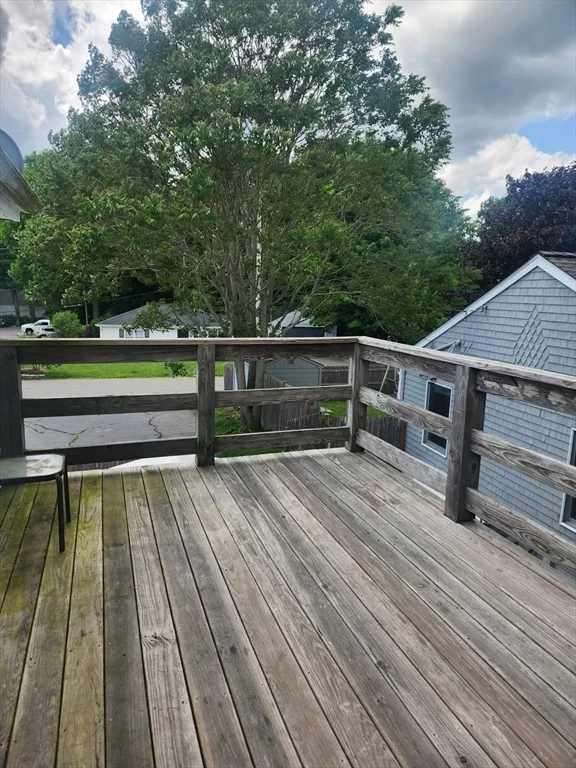 92 Main St, Hopkinton