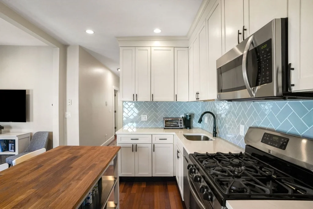 596 E 2nd St, South Boston