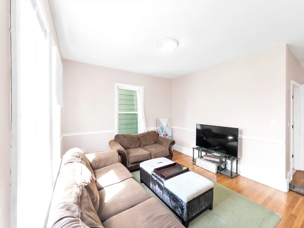 32 Fisher Ave, Mission Hill