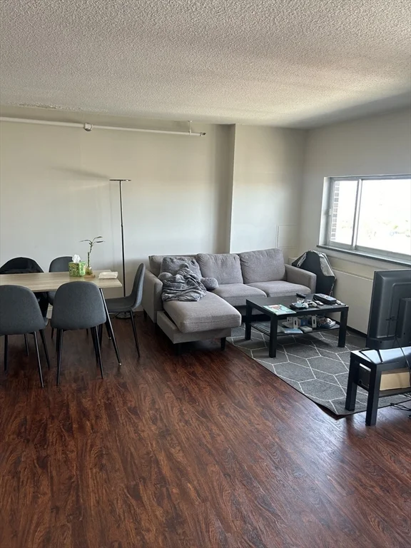 872 Massachusetts Ave, Riverside