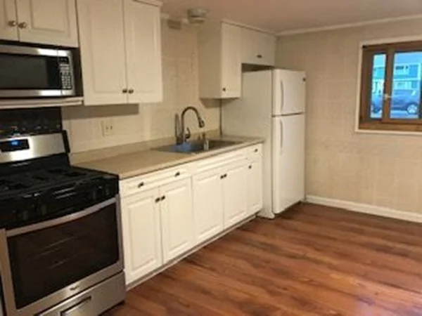 4 Roy Ave, Plum Island