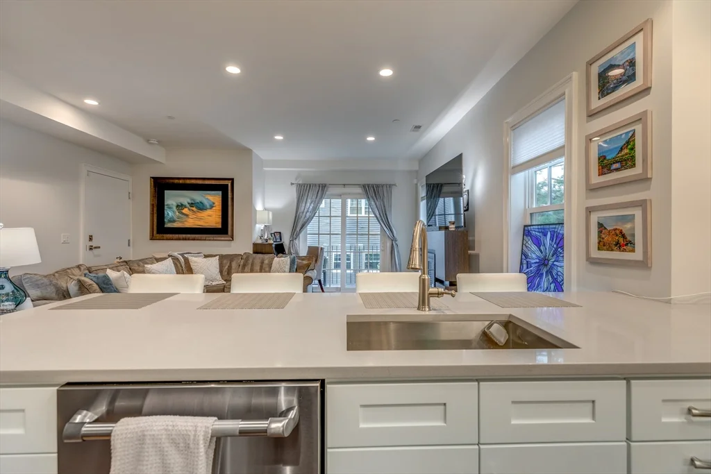 141 W 6th St, South Boston