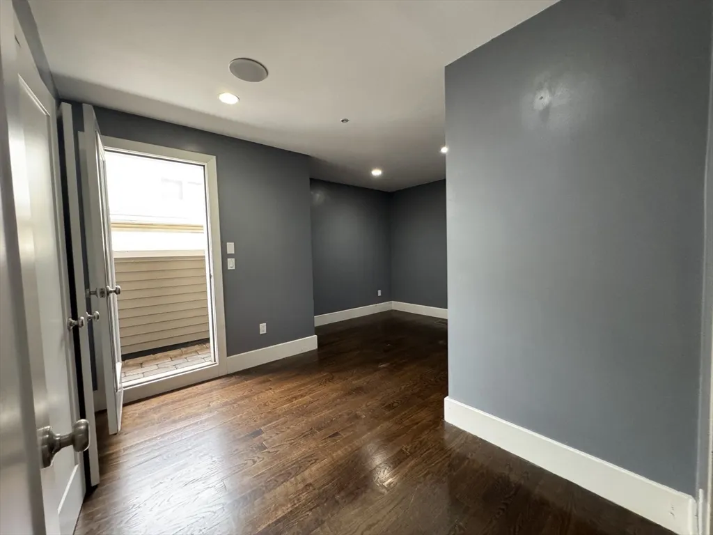 12 Mohawk St, South Boston