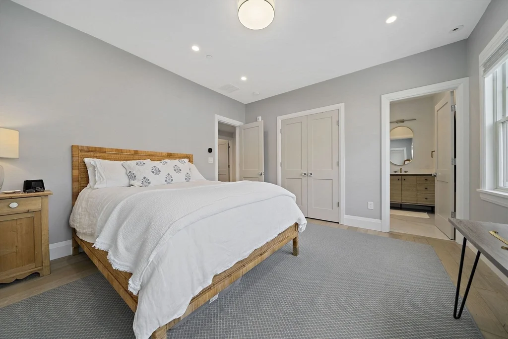 144 Linden St, Wellesley