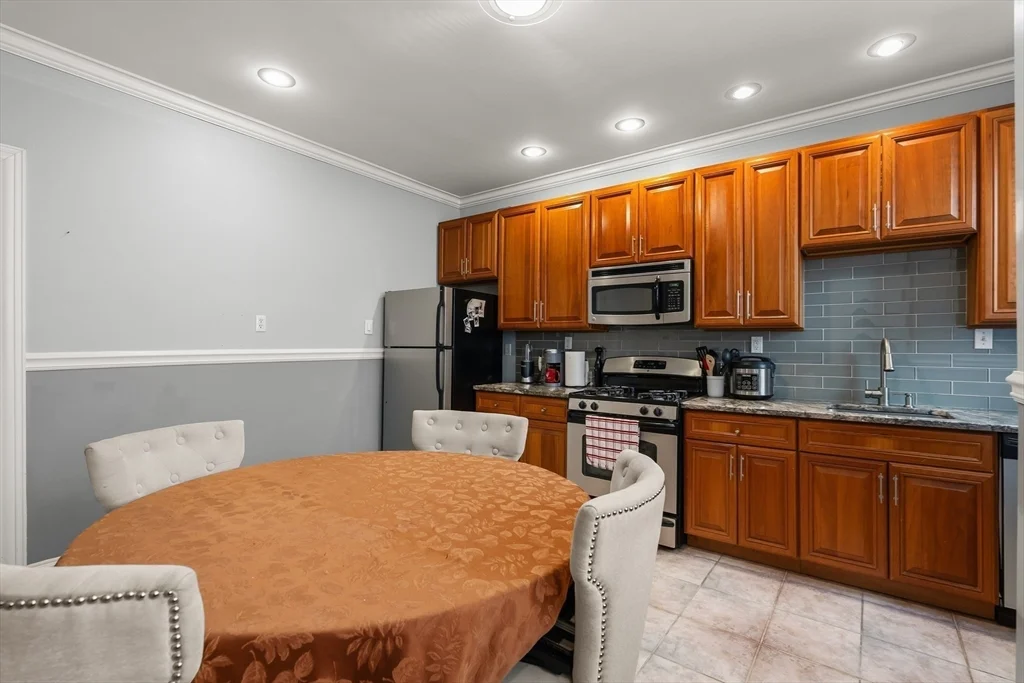 25 Stearns Rd, Coolidge Corner