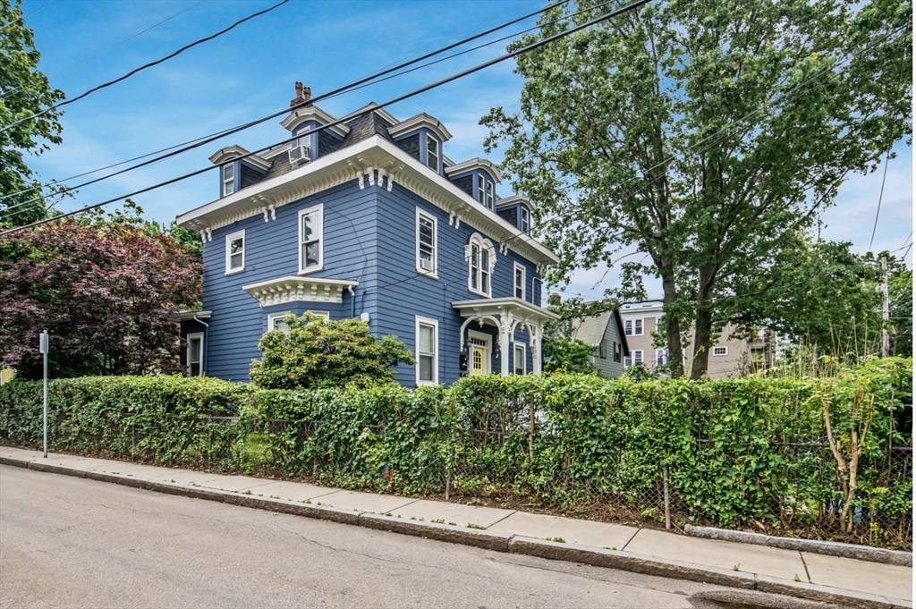 298 Lamartine St, Jamaica Plain