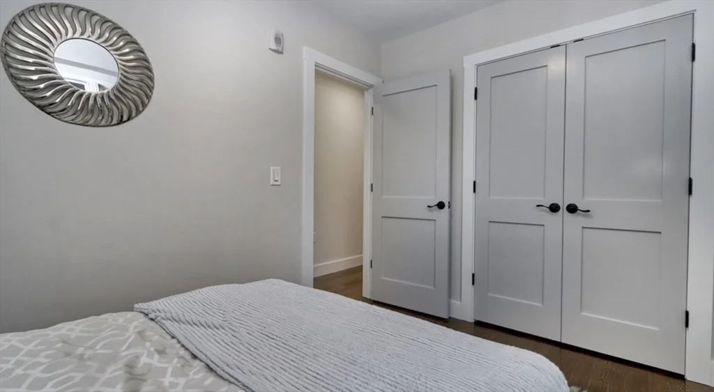 15 W Bellflower, Dorchester