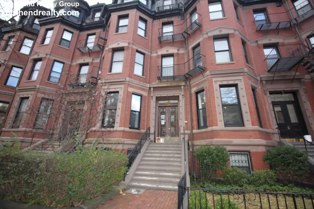 277 Beacon St, Back Bay