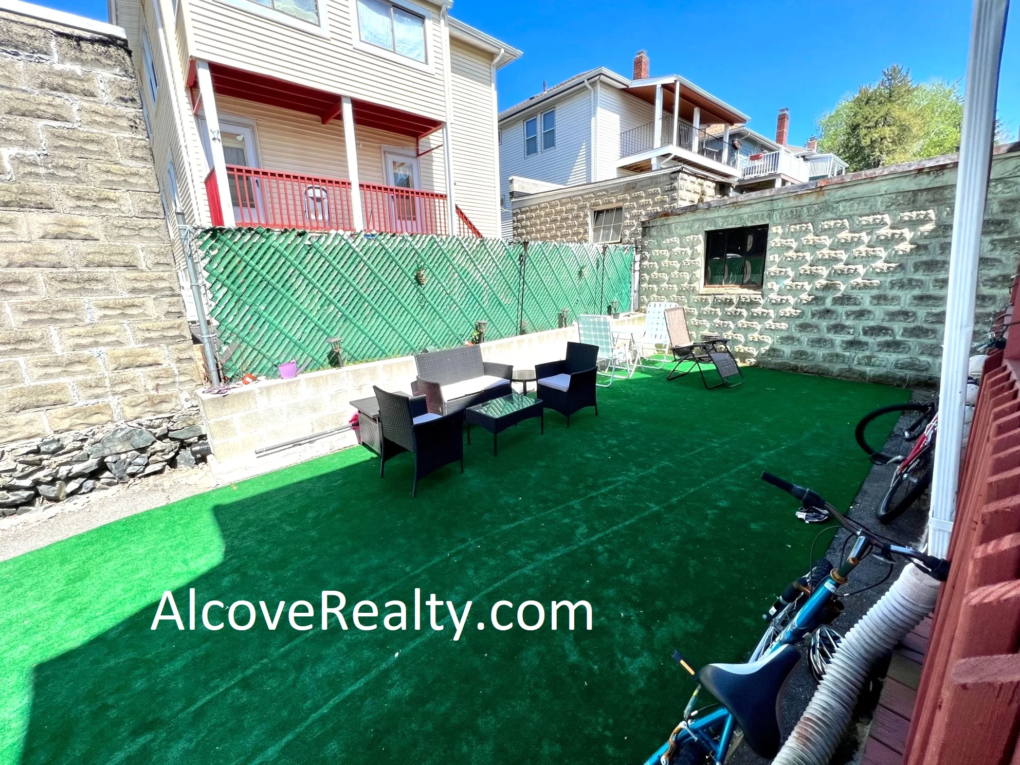 39 Sterling St, West Somerville