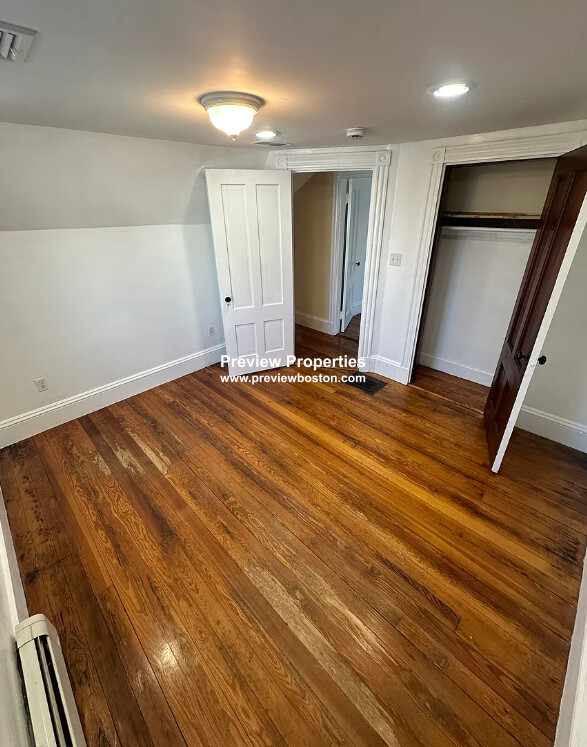 28 Montfern Ave, Oak Square