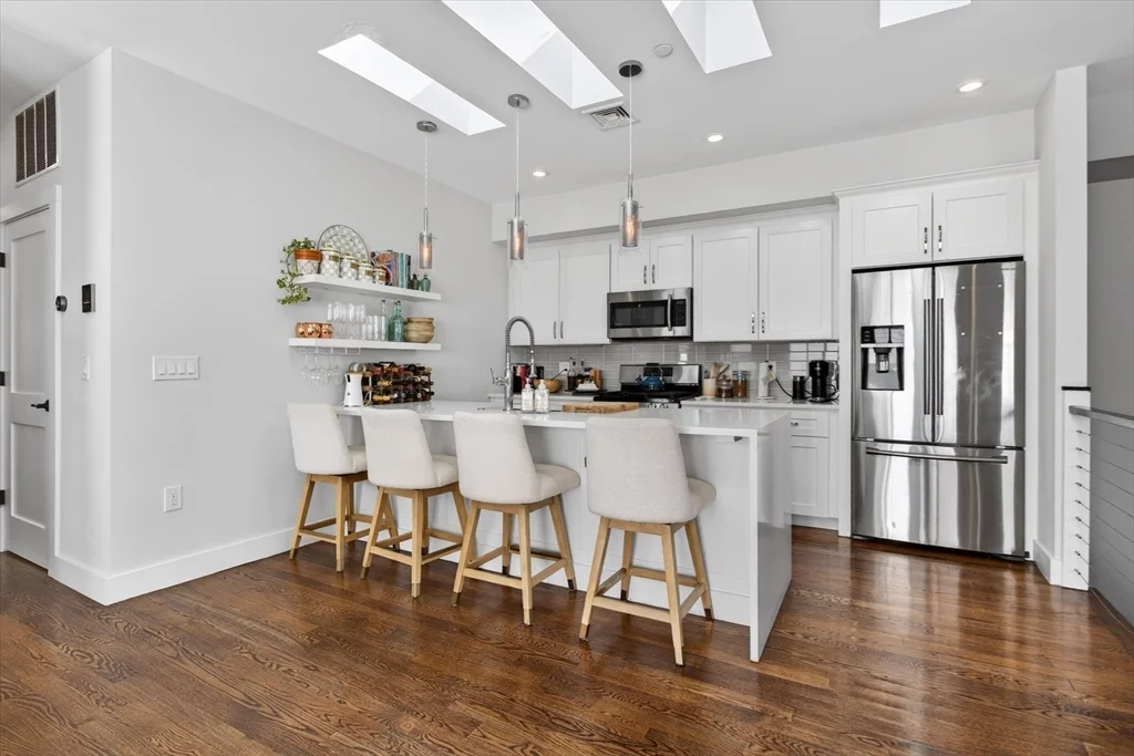 15 W Bellflower St, South Boston