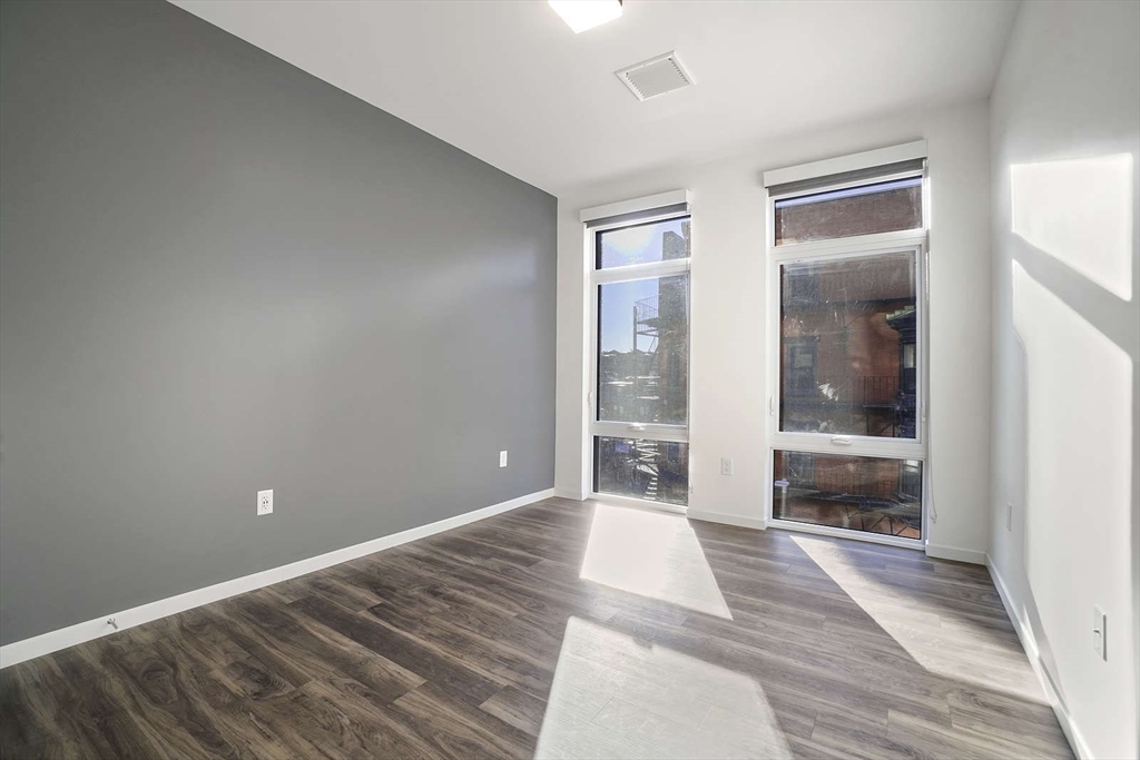 839 Beacon St, Fenway