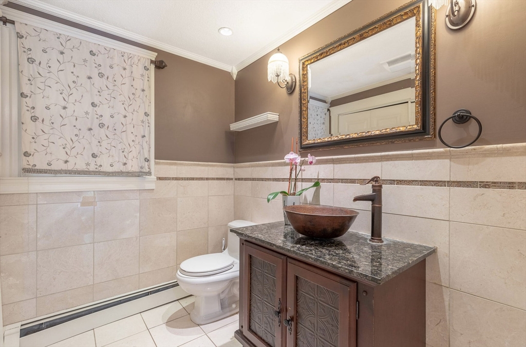 2 Sigmund St, Lynnfield