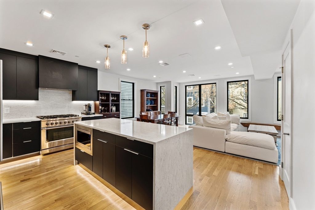 8 Mercer St, South Boston