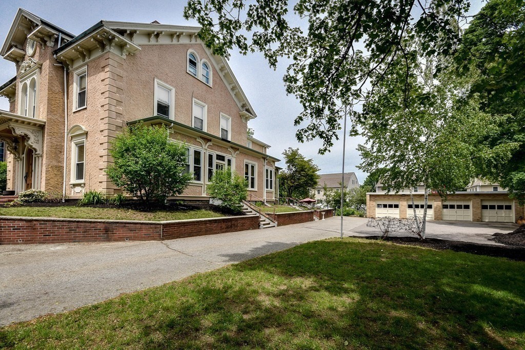 519 Main St, Waltham