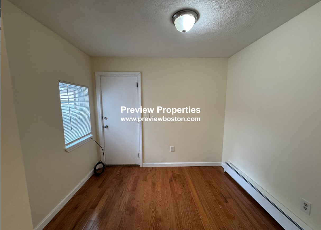 31 Chelsea St, East Boston