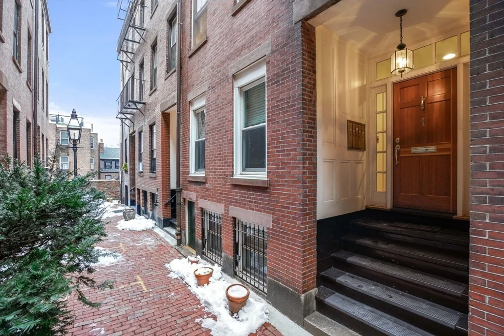 1 Goodwin Pl, Beacon Hill