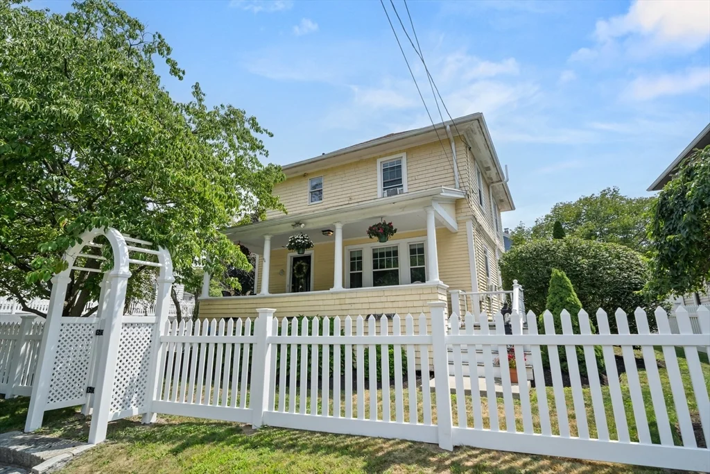 196 Waverley Rd, North Andover