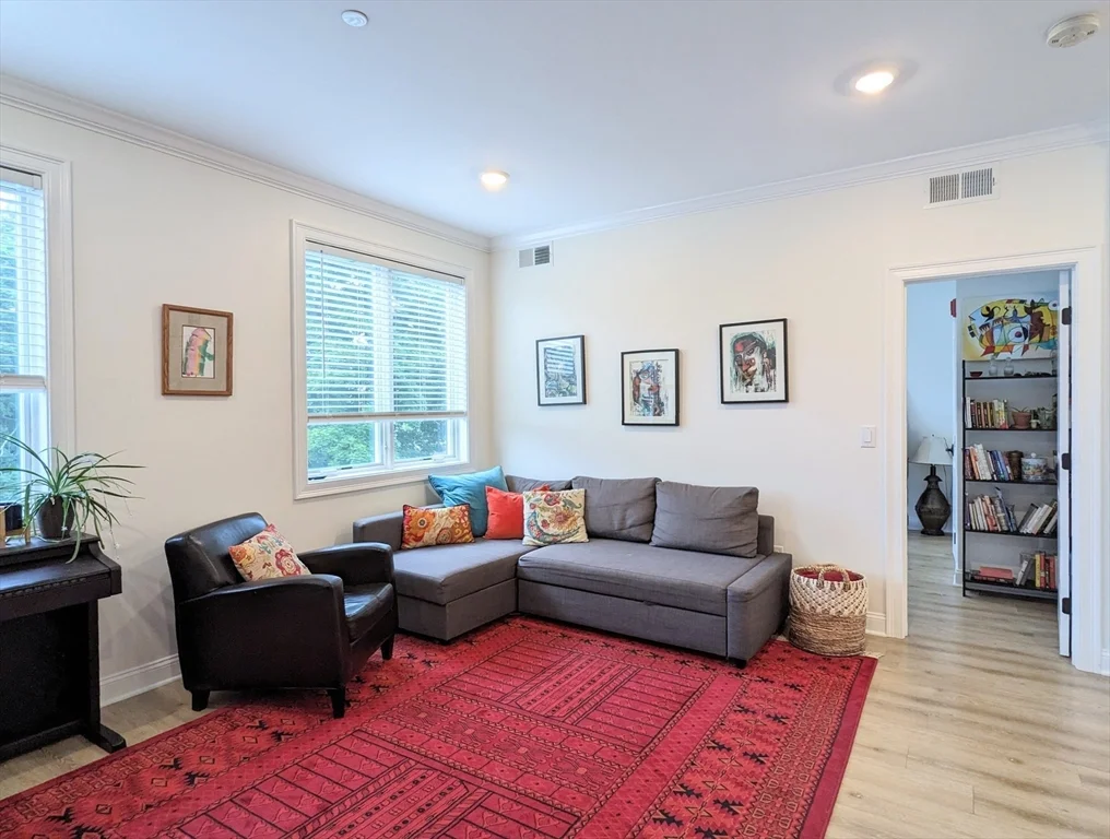 4281 Washington St, Roslindale